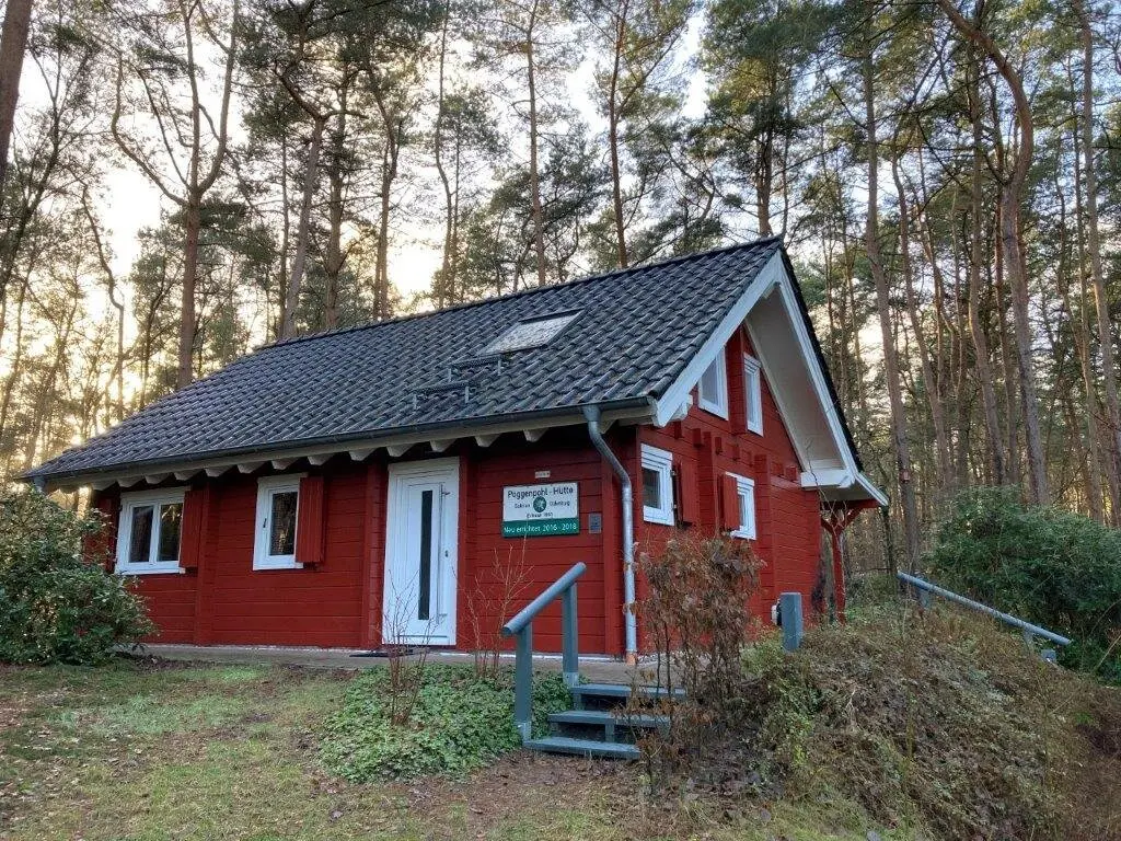 Hütte Außenbereich von vorn | © Sektion-Oldenburg