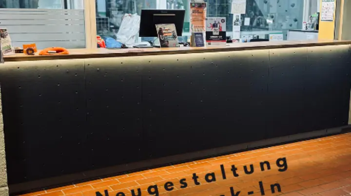 Der Tresen des Check-in neu gestaltet | © Malte Pfennings